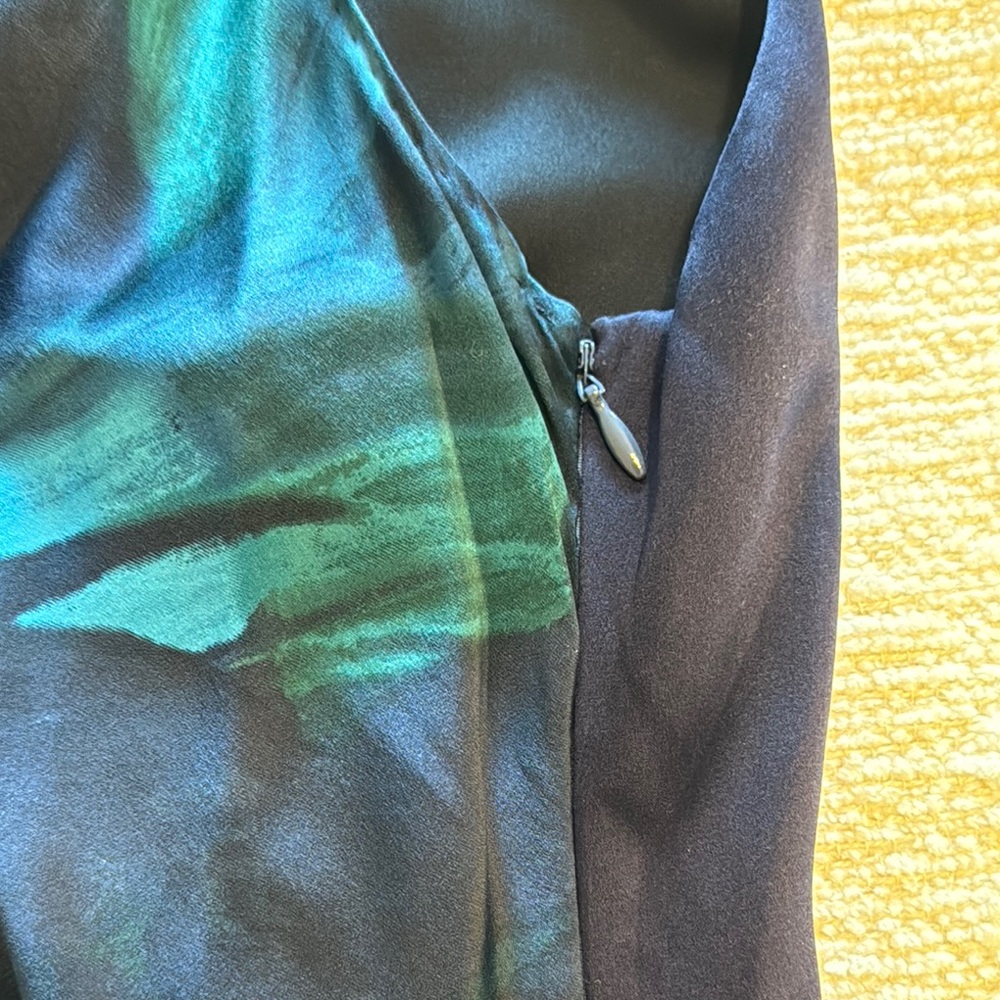 NWT Elie Tahari Elegant Blue and Teal Silk Wrap Style Dress size 12 - Picture 10 of 12